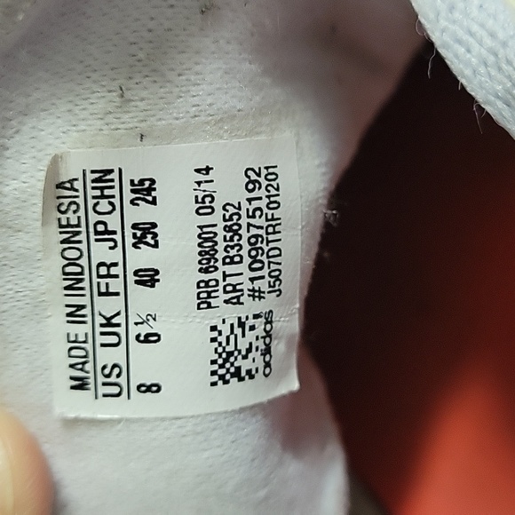 Adidas predito soccer shoe - Picture 6 of 11